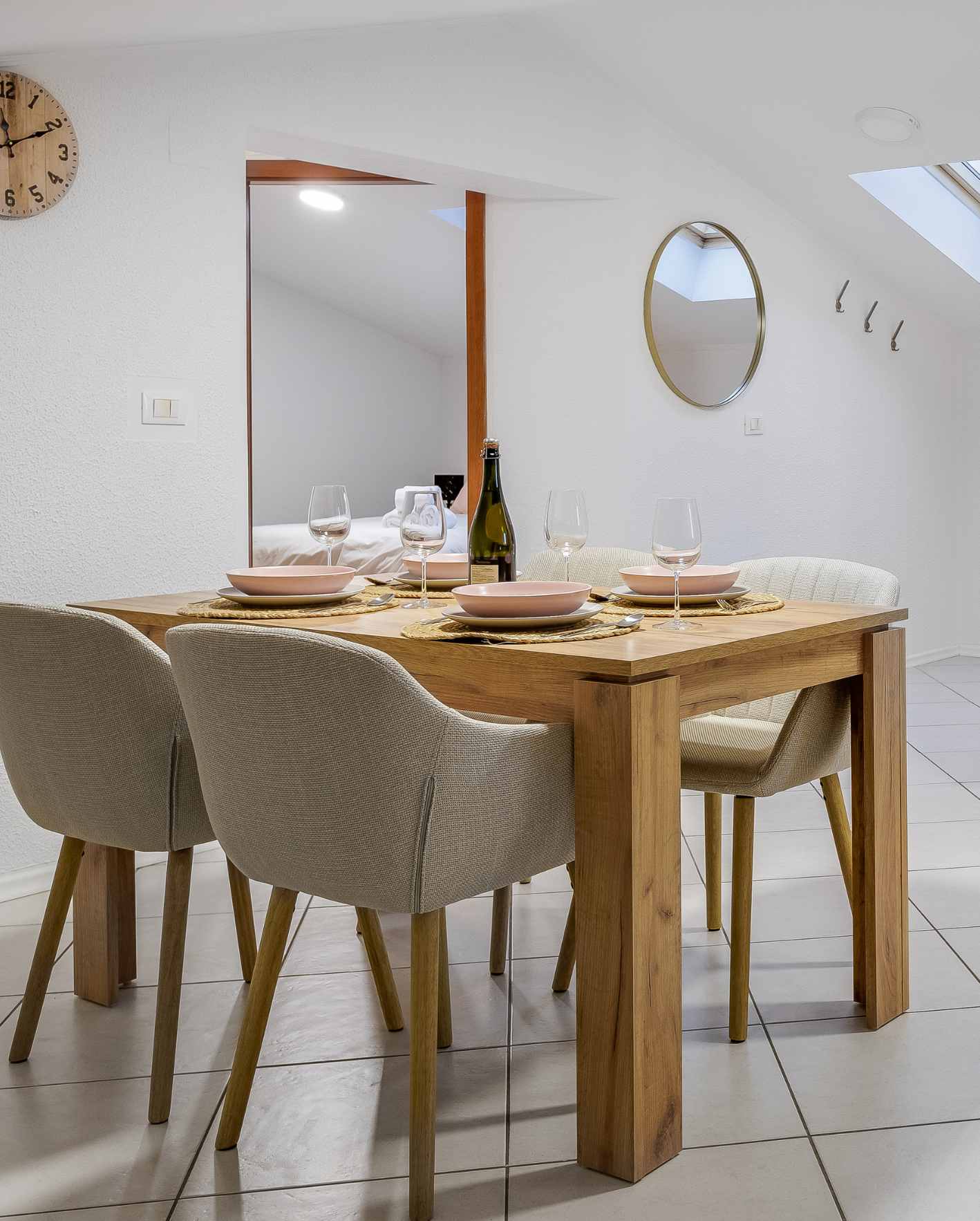 A professionally prepared short-term rental dining area with clean staging and guest-ready details, highlighting how Park Place Properties helps Miami Airbnb owners manage bookings, improve guest experience, and keep operations running smoothly.
